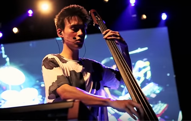 File:Jacob Collier Live Bass.jpg - Wikipedia