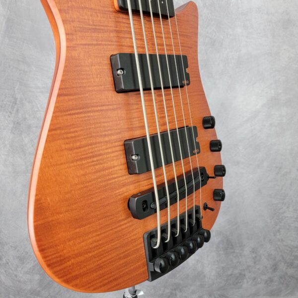 B-Stock CR6 RADIUS Bass Guitar Amber Satin Fretless LE 00789 - Image 4