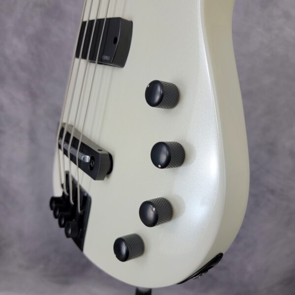 B-Stock WAV4 RADIUS Bass Guitar Metallic White W160369 - Image 6