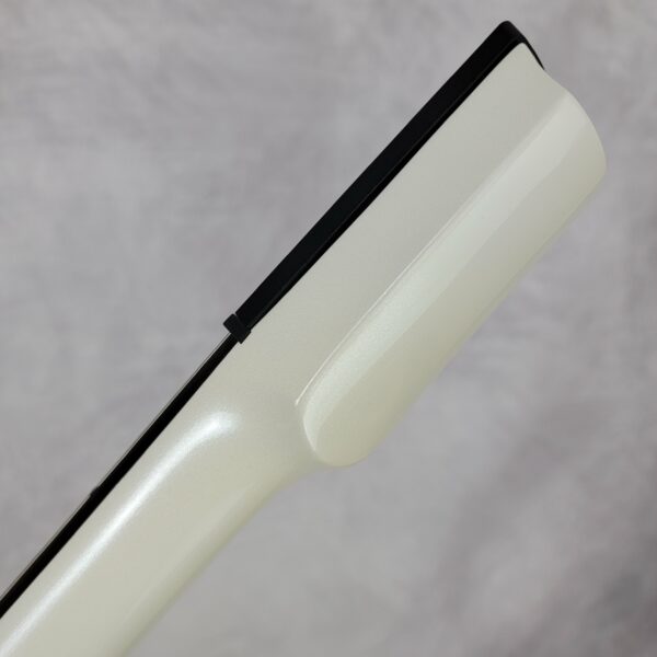 B-Stock WAV4 RADIUS Bass Guitar Metallic White W160369 - Image 9