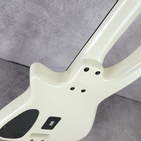 B-Stock WAV4 RADIUS Bass Guitar Metallic White W160369 - Image 11