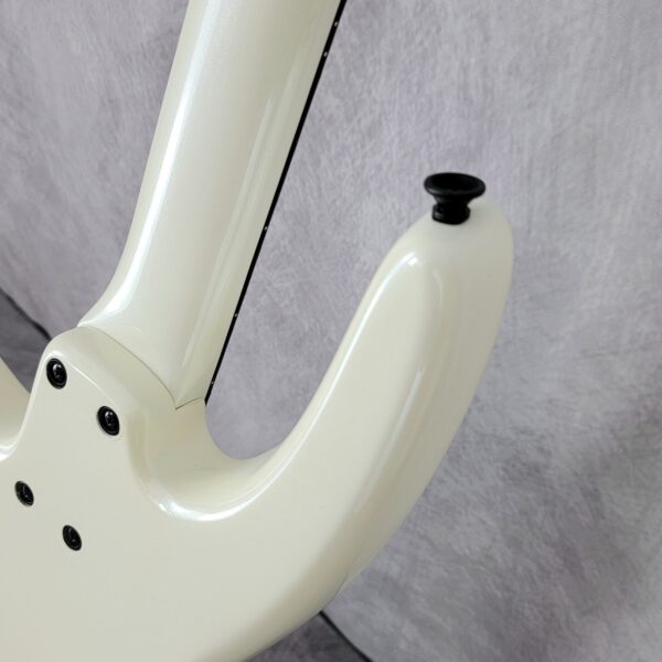 B-Stock WAV4 RADIUS Bass Guitar Metallic White W160369 - Image 12