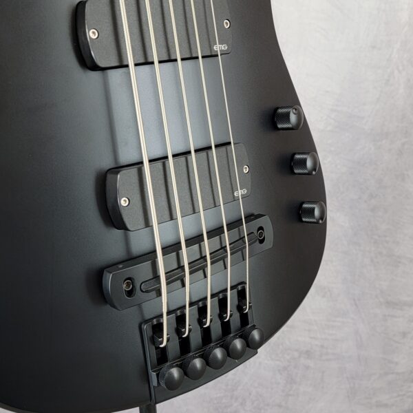 B-Stock NXT5a RADIUS Bass Guitar Black 00230 - Image 6