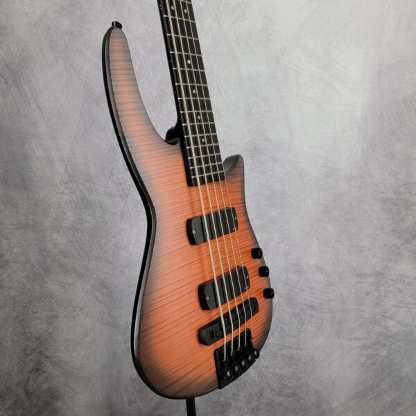B-Stock NXT5a RADIUS Bass Guitar Sunburst 00185 - Image 2