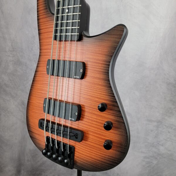 B-Stock NXT5a RADIUS Bass Guitar Sunburst 00185 - Image 5